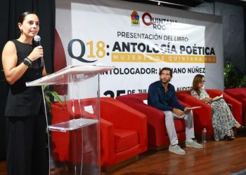 Ana Paty Peralta y la Gobernadora, Mara Lezama, acuden a la presentación del libro “Q 18: Antología Poética, mujeres de Quintana Roo”
