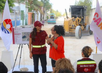 Ana Paty Peralta, da banderazo de inicio de obra de la Calle 36, entre la avenida Ixtepec y la Calle 159 en la Supermanzana 103