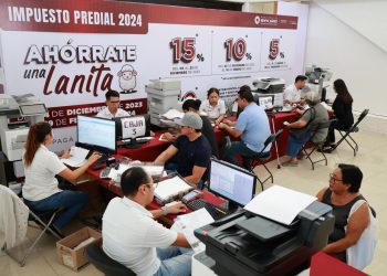 Ciudadanos realizan trámites para pago de impuestos municipales y predial en Cancún