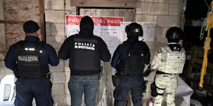 Aseguran 32 bolsitas de droga tras cateo en Tulum