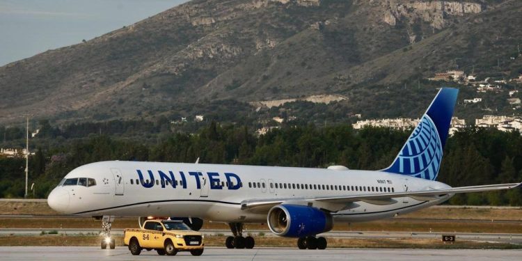 Vuelos de United Airlines se reactivan tras problema técnico a nivel nacional