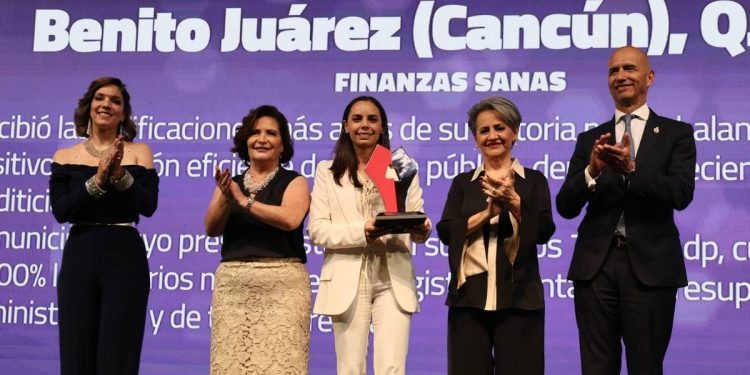 Ana Paty Peralta recibe el Premio a las Mejores Practicas de Gobiernos Locales 2025