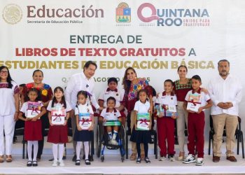 Entrega de libros gratuitos en Cancun 2025 apoyo a mas de 290 mil estudiantes