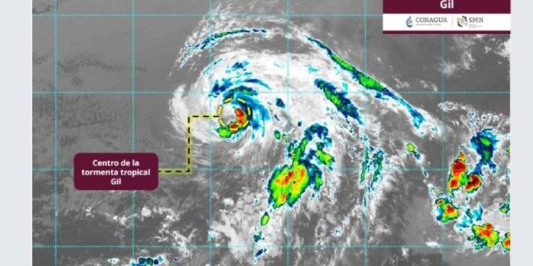 Gil se degrada a tormenta tropical y se aleja de las costas mexicanas