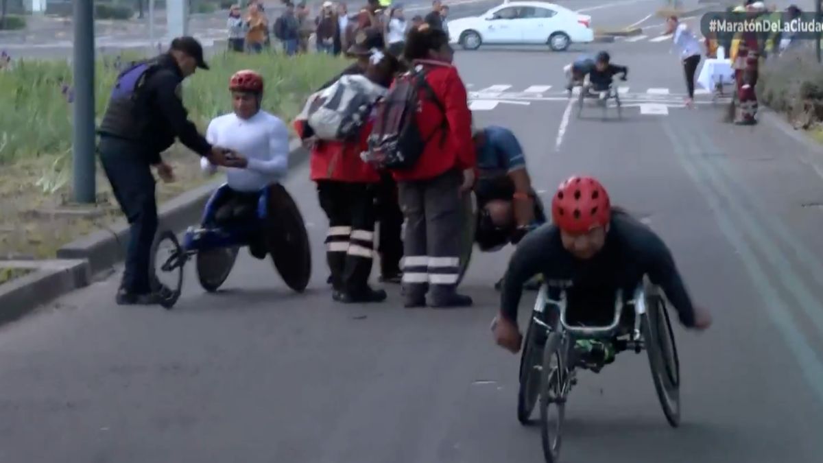 Maratón de la CDMX: Atletas en silla de ruedas sufren caída