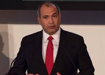 detienen a exdirector de Pemex