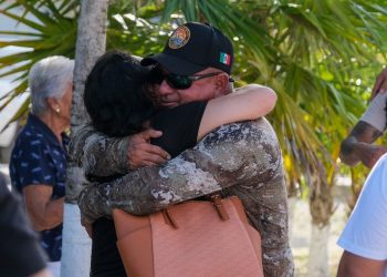 Rescatan a dos capitanes de Quintana Roo perdidos en el Golfo de México