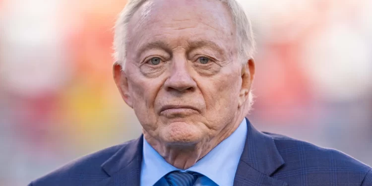 Jerry Jones preocupado por la situación de Micah Parsons