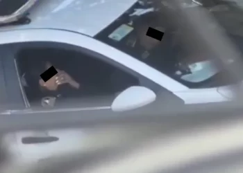 Captan a policías de CDMX en actos sexuales dentro de patrulla: ¿qué sanciones podrían enfrentar?
