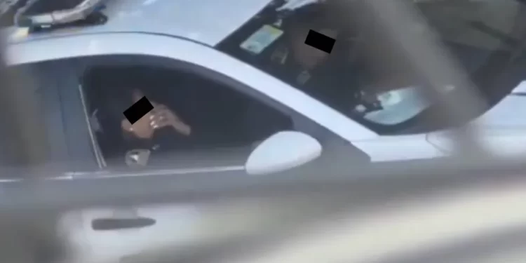 Captan a policías de CDMX en actos sexuales dentro de patrulla: ¿qué sanciones podrían enfrentar?