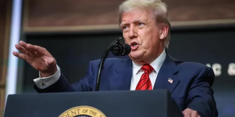 Trump lanza amenaza: ¿UE pagará arancel del 35%?