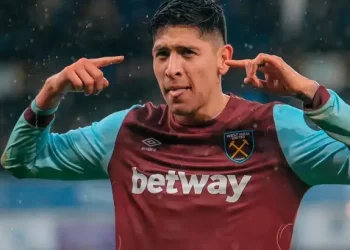 Lo que tienes que saber de Edson y sus necesidades en un año clave para destacar en la Premier League 2025/2026: análisis, estadísticas y expectativas de los aficionados.