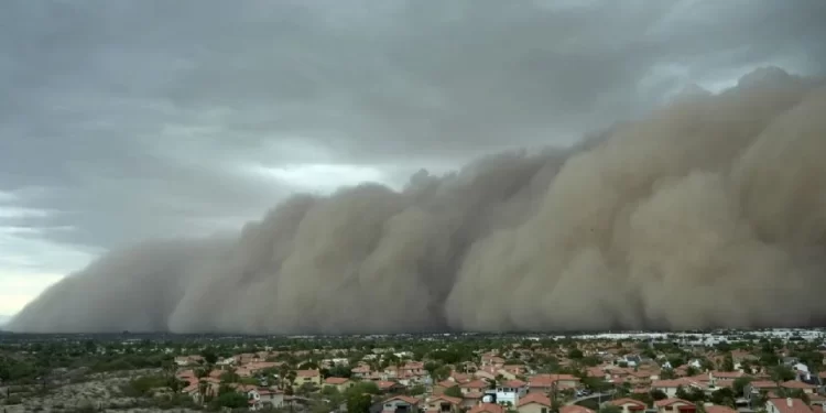 Tormenta de arena en Phoenix deja a miles sin luz