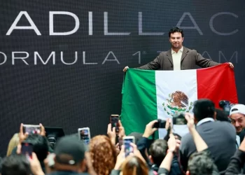 Red Bull no felicita a Checo Pérez por su regreso