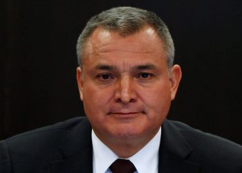 García Luna acusa meses de maltratos y solicita aplazar hasta diciembre su apelación