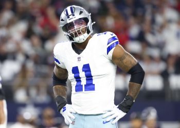 Micah Parsons luce frustrado durante partido con Cowboys