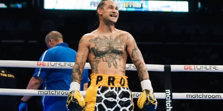 Regis Prograis sonríe tras combate en el ring