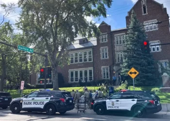 Tirador ataca escuela católica en Minnesota, EU