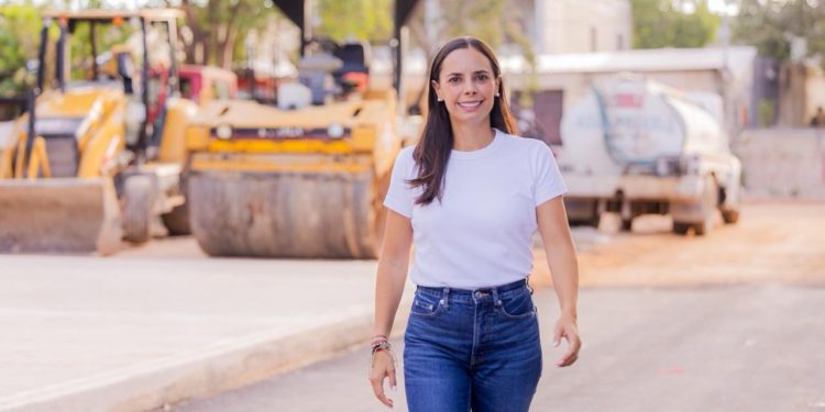 Ana Paty Peralta regulariza y lleva obras para el bienestar de colonias en Benito Juárez