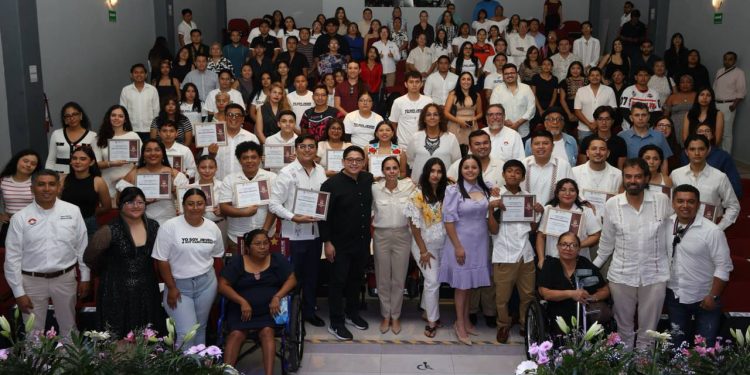 Galardona a 18 cancunenses en “Juventudes que Transforman”