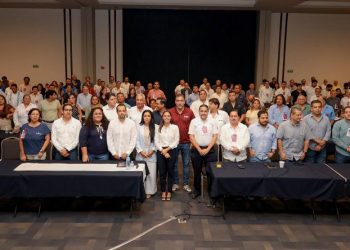 Ana Paty Peralta, encabezó la inauguración del Primer Taller Vertical Institucional