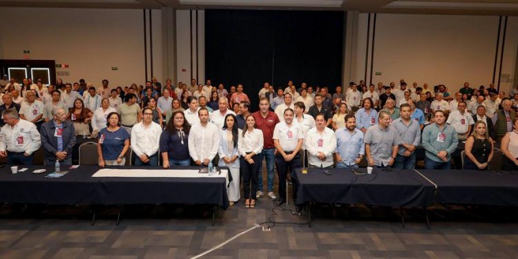 Ana Paty Peralta, encabezó la inauguración del Primer Taller Vertical Institucional