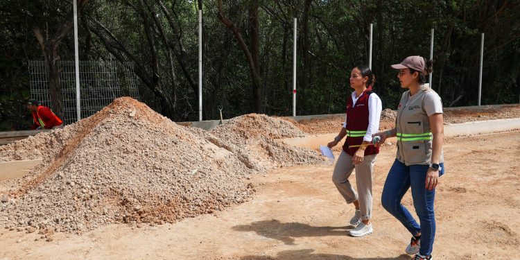 Supervisan avances de la reconstrucción de pavimento en la Calle 82, entre Bonampak y Calle 45-A de Cancún