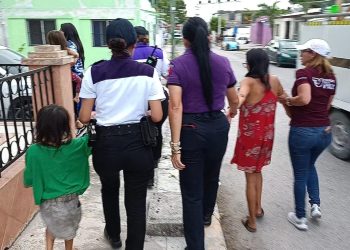 Rescatan a menores de edad abandonados en la SM 70 de Cancún