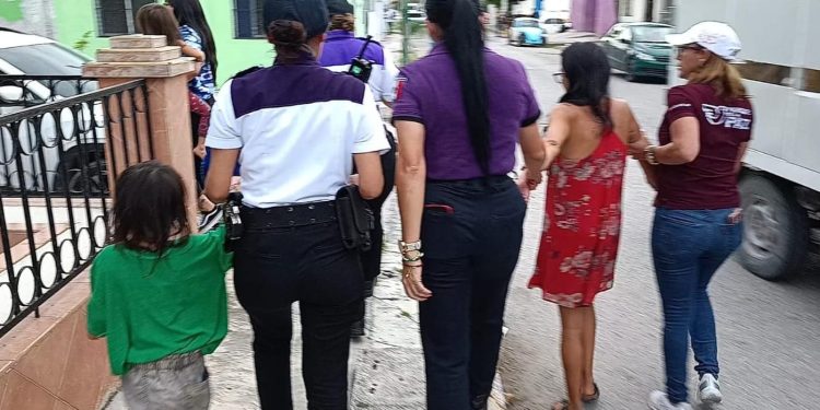 Rescatan a menores de edad abandonados en la SM 70 de Cancún