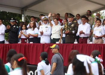 Ana Paty Peralta conmemora el 215 Aniversario de la Independencia de México