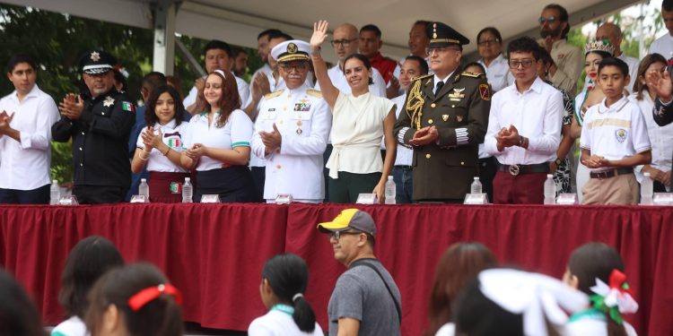 Ana Paty Peralta conmemora el 215 Aniversario de la Independencia de México
