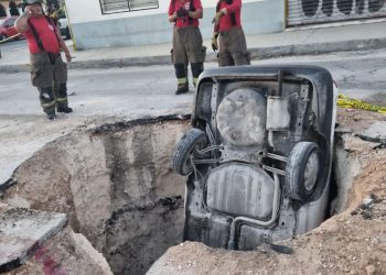 Taxista herido en zanja Cancún sufre graves lesiones