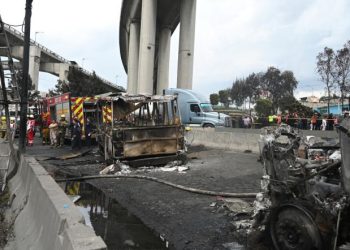 Sube el saldo: cuatro muertos y 90 heridos tras explosión de pipa