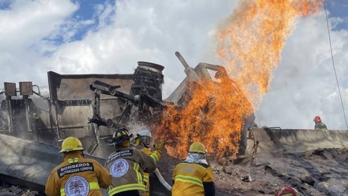 Baches vs exceso de velocidad que provoco la volcadura de pipa en Iztapalapa