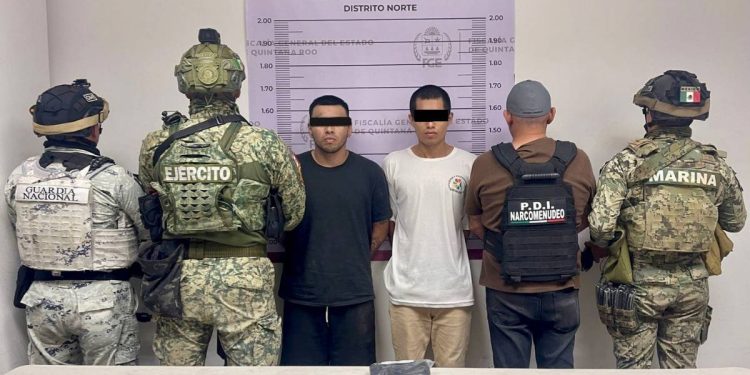 Cateos en Cancun y Chetumal detienen a 5 personas y aseguran drogas y armas