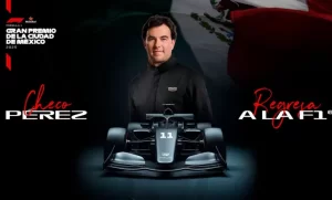 Checo Pérez junto a un monoplaza Cadillac de Fórmula 1 en su presentación oficial.
