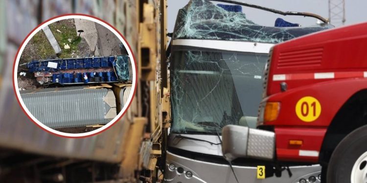Choque de tren con autobus de pasajeros deja 10 muertos y 41 lesionados en Edomex