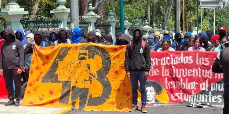 Marcha por Ayotzinapa a 11 años de la desaparicion de los 43 estudiantes