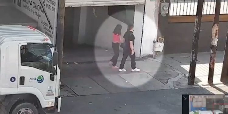 Rescatan a niña secuestrada por un hombre en Monterrey