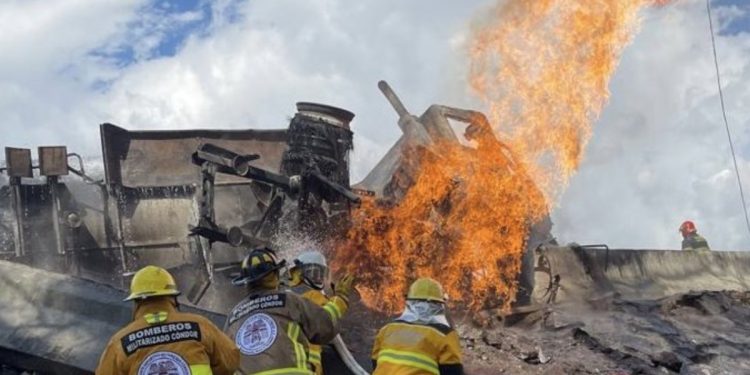 Sobrevive conductor de la pipa que explotó en Puente de la Concordia