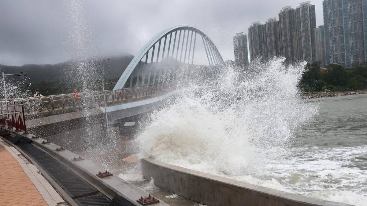 Supertifon Ragasa golpea Hong Kong con vientos de 200 kmh