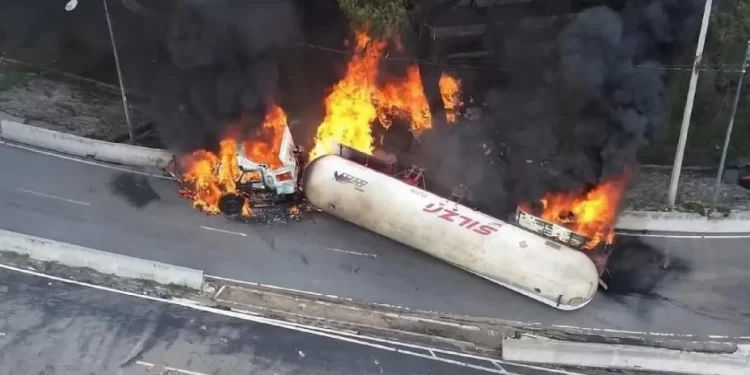 Fallece el chofer de la pipa que explotó en Iztapalapa y sube a 19 el número de muertos