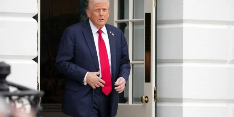 Trump aplica aranceles del 10% a madera y 25% a muebles; México, Canadá y Vietnam, los más afectados