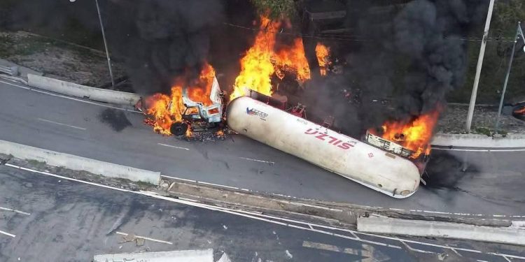 Explosión de pipa en Iztapalapa deja 18 hospitalizados y aumenta cifra de muertes