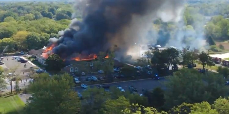 Violencia en Michigan: tiroteo e incendio en iglesia deja un muerto y nueve lesionados