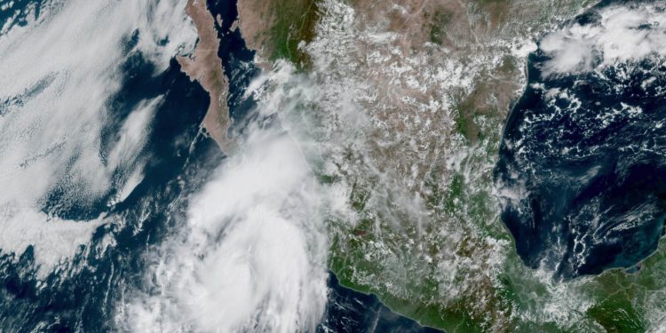 Huracán ‘Lorena’ alcanza categoría 1: trayectoria y estados bajo alerta en México