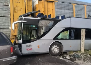 Tren embiste autobús Atlacomulco-Maravatío y deja víctimas