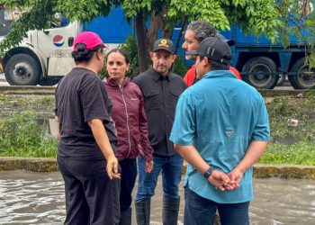 Ana Paty Peralta, supervisó los trabajos de desazolve de pozos de absorción en la Av. Kinik