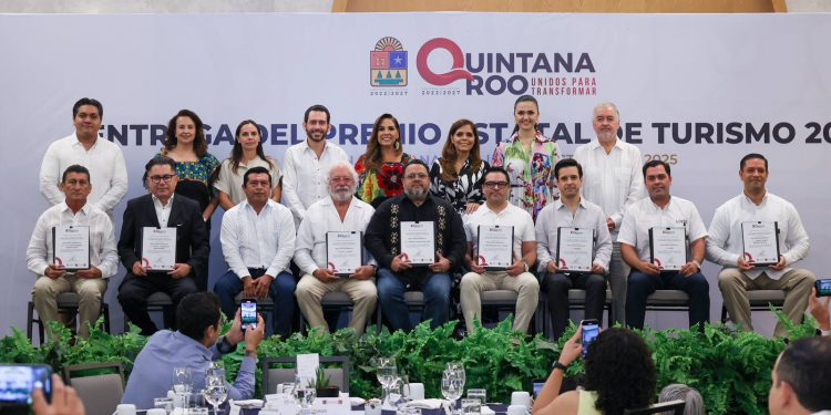 Entregan el Premio Estatal de Turismo 2025 en Cancún