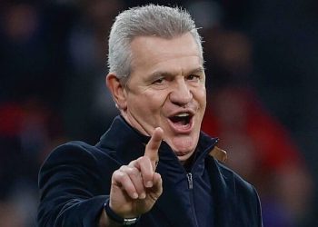 Javier Aguirre explicando los motivos de su salida del Atlético de Madrid durante una entrevista.